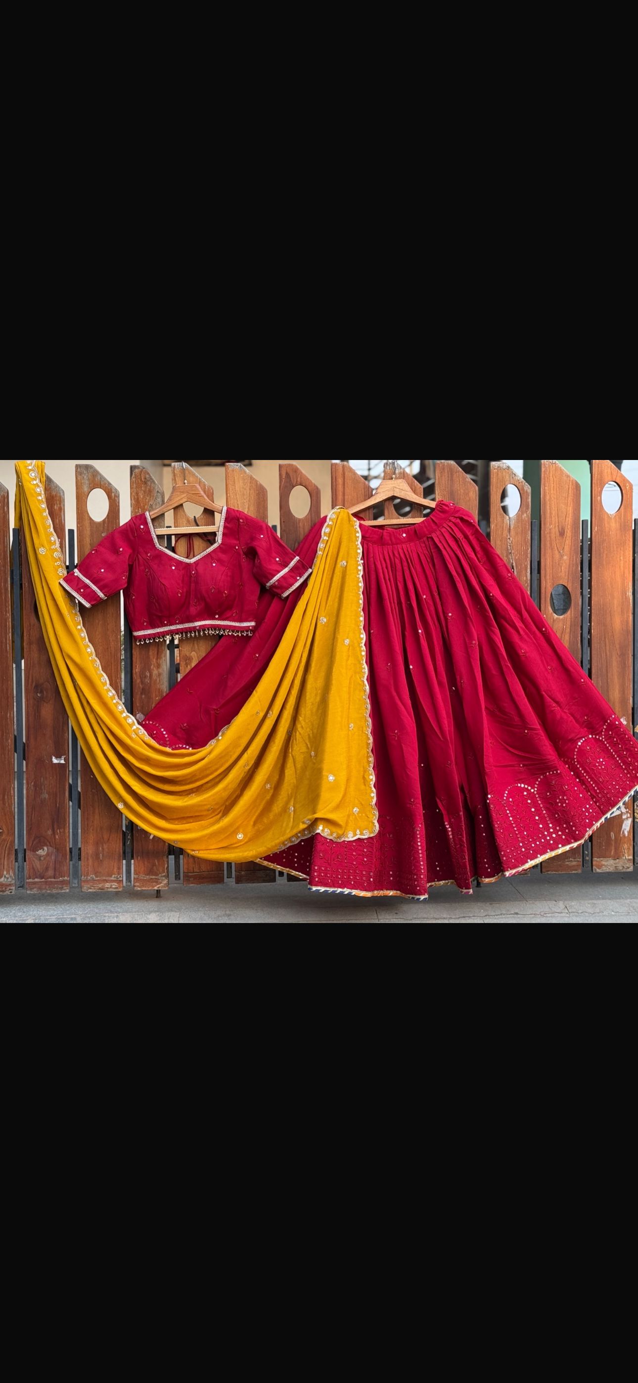 Riya | dark red