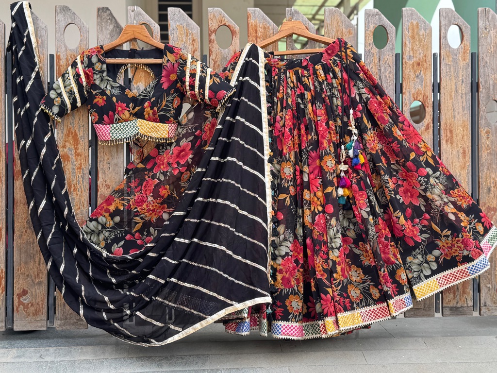 Floral | black