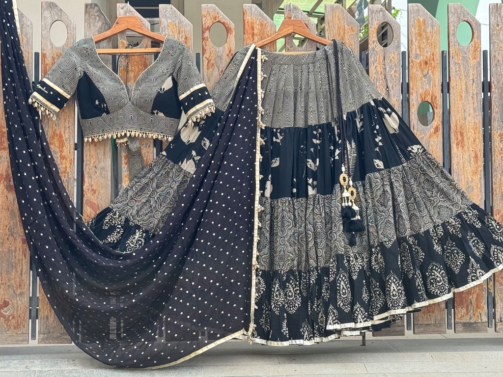 Nitya | black layer