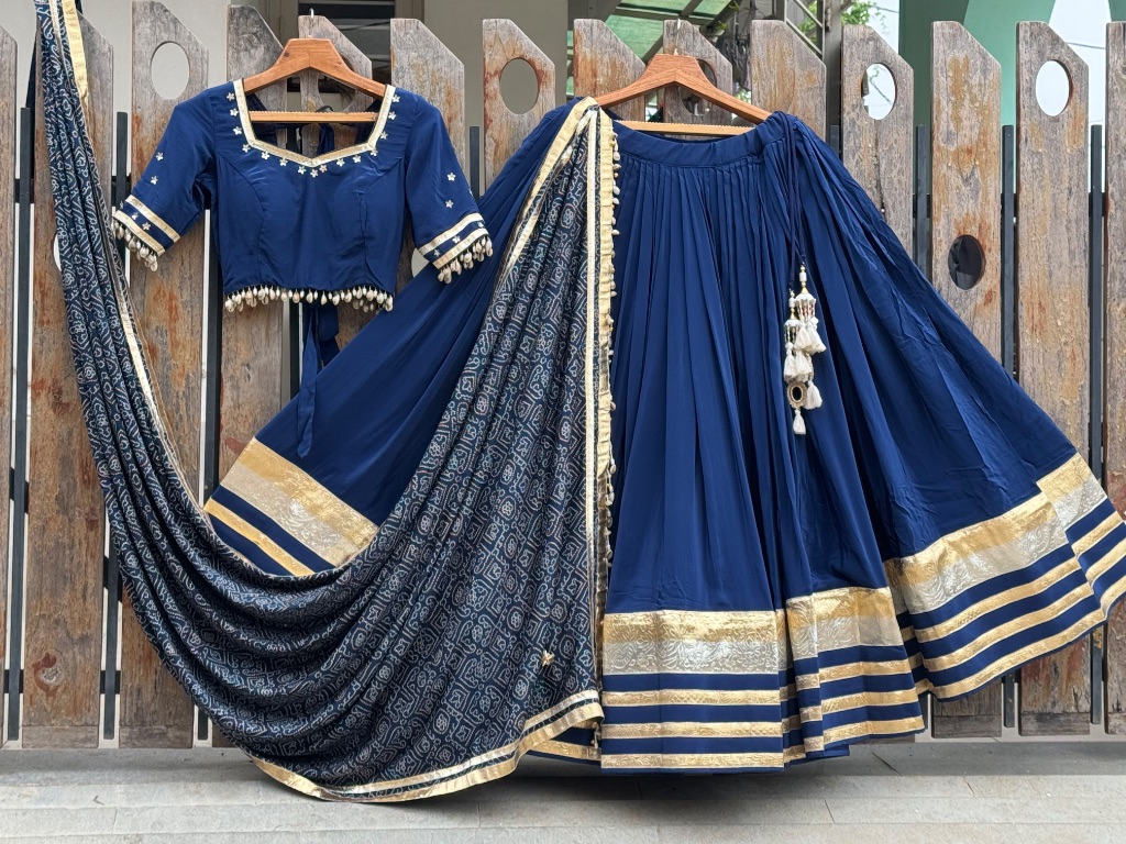 Enara | deep blue